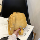 黃色方型容量感斜背包