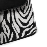 斑馬紋黑色彷皮搭扣帶翻蓋設計金屬鏈條精緻紋理斜背包