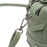 綠色彷皮飾帶細節金屬圓釘護角雙拉鍊隔層手提斜背包