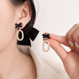 黑色925銀針蝴蝶結人造珍珠橢圓形吊墜耳夾