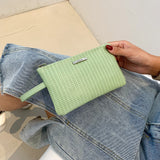 綠色彷皮編織設計輕便手帶細節拉鍊手拿包