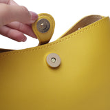 黃色彷皮特色扣帶設計條紋肩帶水桶形斜背包