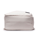 白色尼龍簡約花形拉鍊細節實用口袋隔層設計輕便後背包