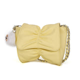 黃色彷皮可愛蝴蝶形皺褶設計柔軟蓬鬆感斜背包 (附貓頭鷹毛球吊飾)