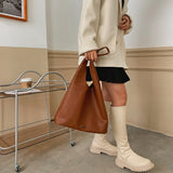 棕色彷皮簡約時尚風格線條俐落側背包