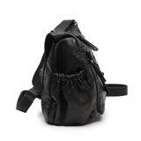 黑色彷皮復古風格束繩側袋細節拉鍊設計斜背包