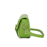 綠色彷皮復古搭扣帶翻蓋設計護角綴飾斜背包
