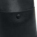 黑色彷皮打結索繩肩帶流線型前插袋設計水桶包