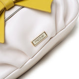 白黃色可愛蝴蝶結翻蓋設計褶皺細節扭轉肩帶斜背包