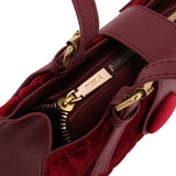 紅色絨面典雅氣質矢絣箭紋絎縫圓釘扣帶設計側背包