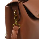 棕色彷皮頂部開口翻蓋設計三隔層手提斜背包
